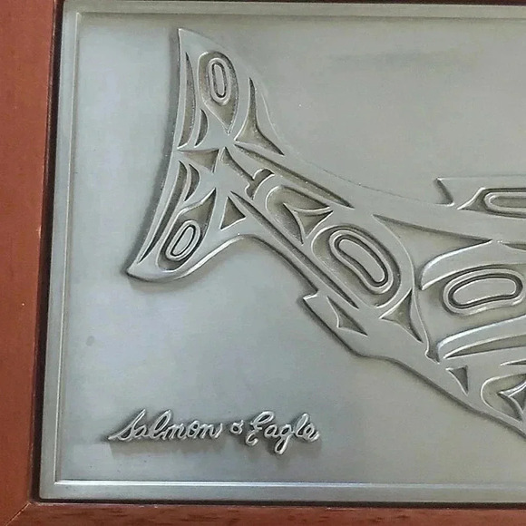 Vintage Roxana Leask Inuit Native Tribal Pewter Wood Inlay Salmon Eagle Box - Picture 3 of 5
